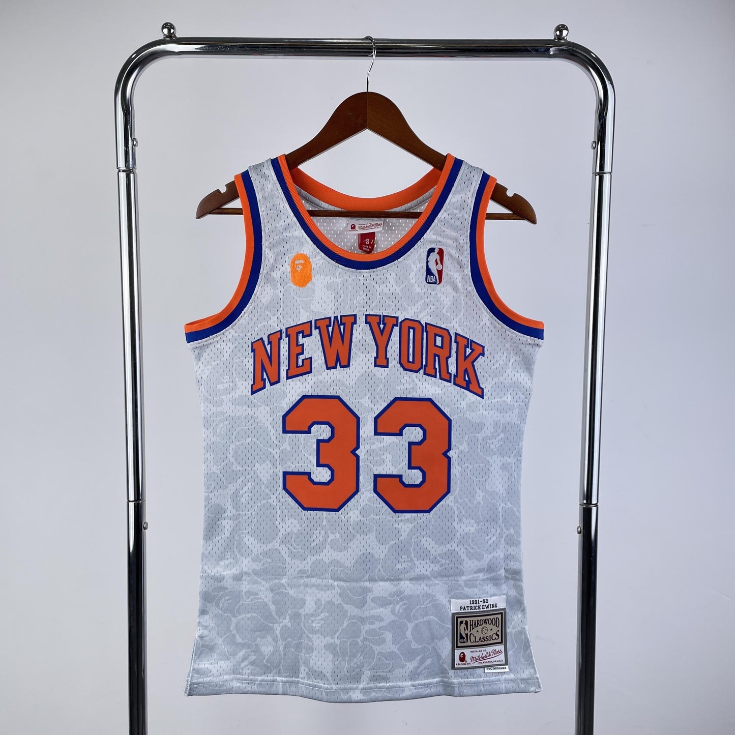 Swingman BAPE x New York Knicks Mitchell & Ness Hardwood Classics 1991/92 White Jersey