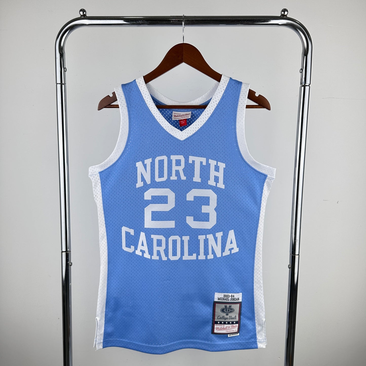 Swingman Michael Jordan University Of North Carolina Mitchell & Ness Hardwood Classics 1983 Jersey