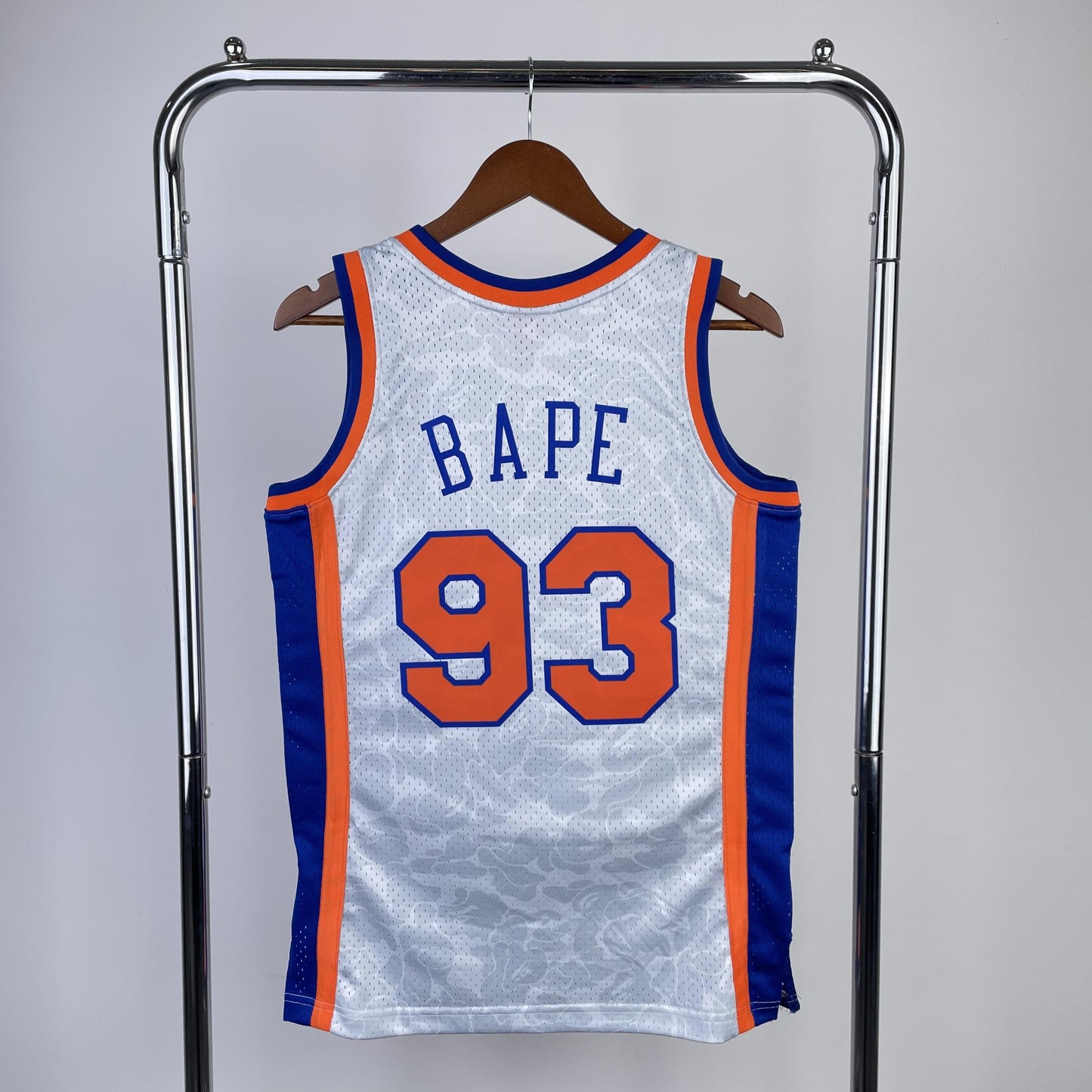 Swingman BAPE x New York Knicks Mitchell & Ness Hardwood Classics 1998/99 Jersey