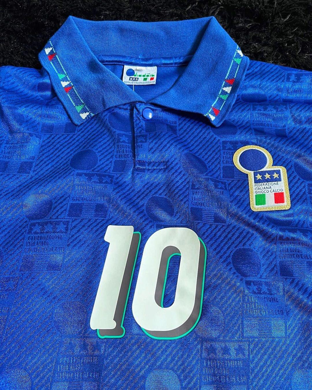 Italy 1994 Home Retro R. Baggio #10 Shirt
