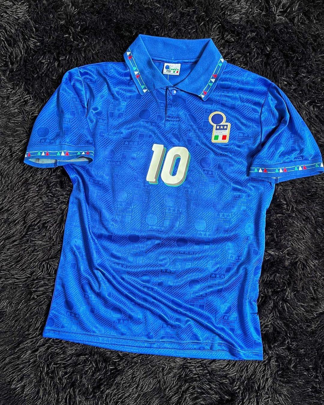 Italy 1994 Home Retro R. Baggio #10 Shirt