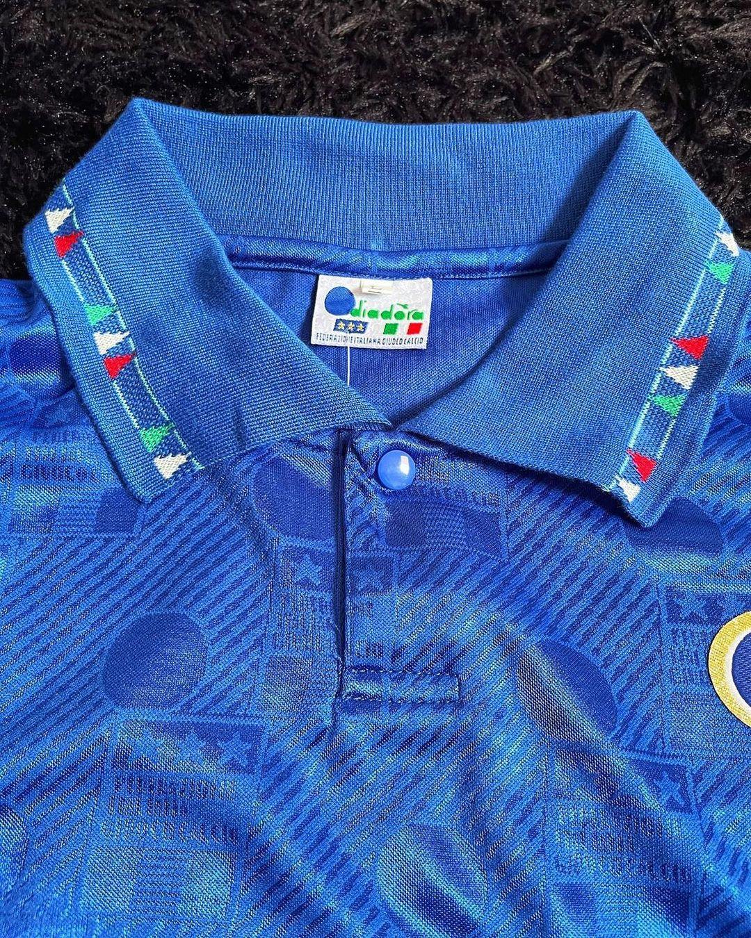 Italy 1994 Home Retro R. Baggio #10 Shirt