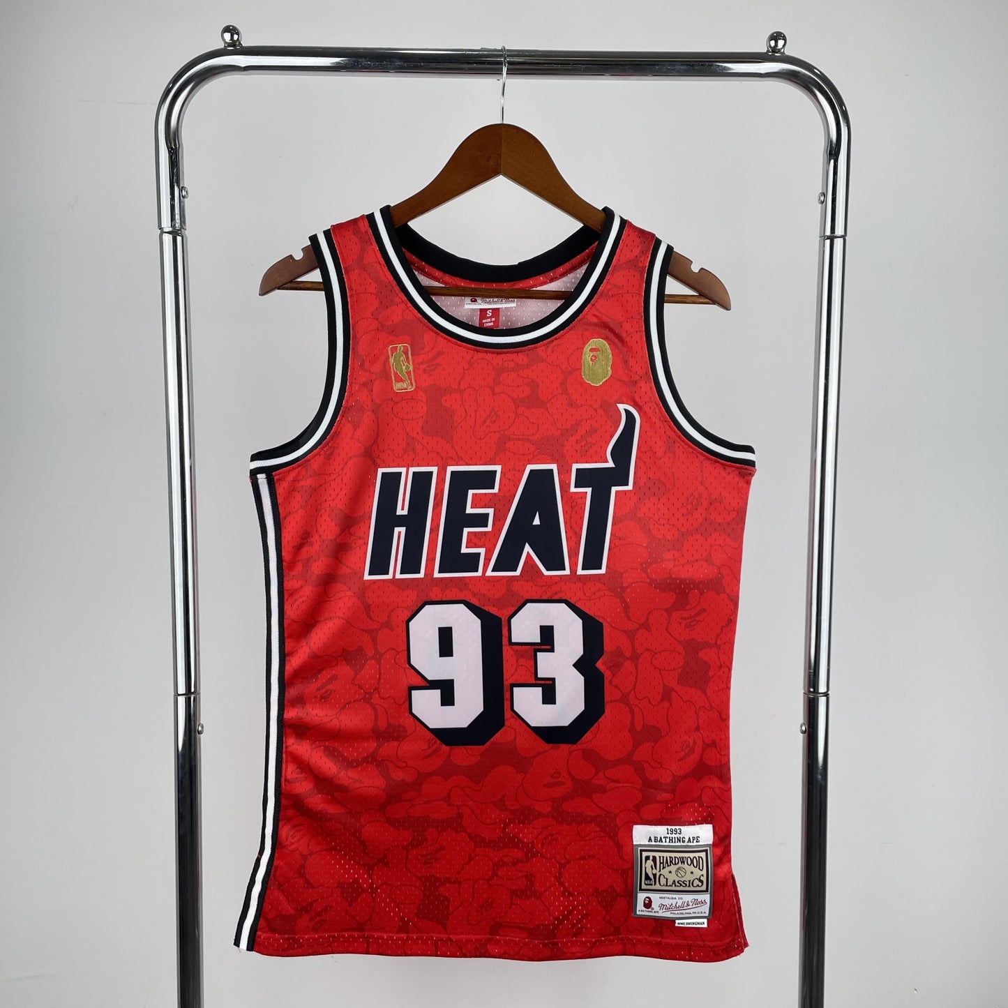 Swingman BAPE x Miami Heat Mitchell & Ness Hardwood Classics 1993 Jersey