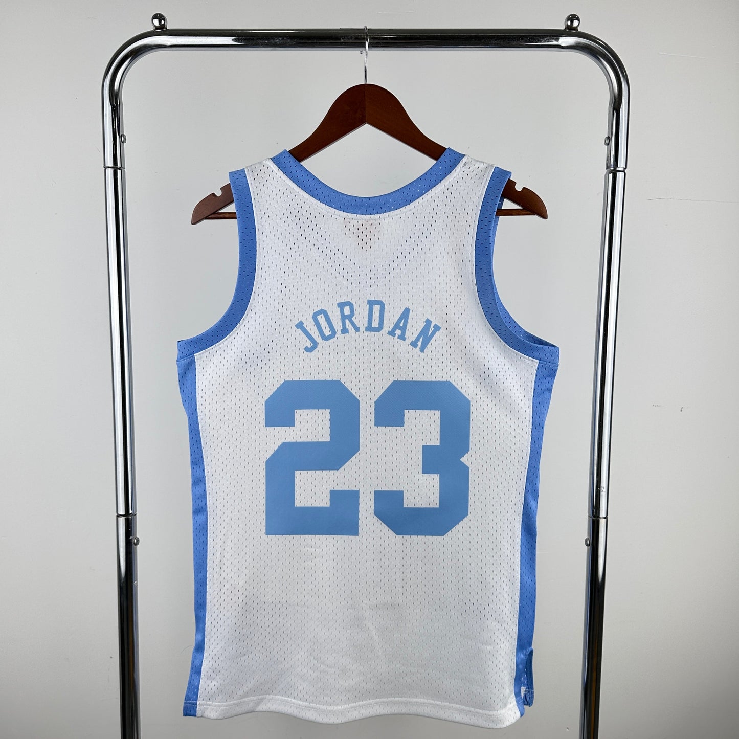 Swingman Michael Jordan University Of North Carolina Mitchell & Ness Hardwood Classics 1983 Jersey