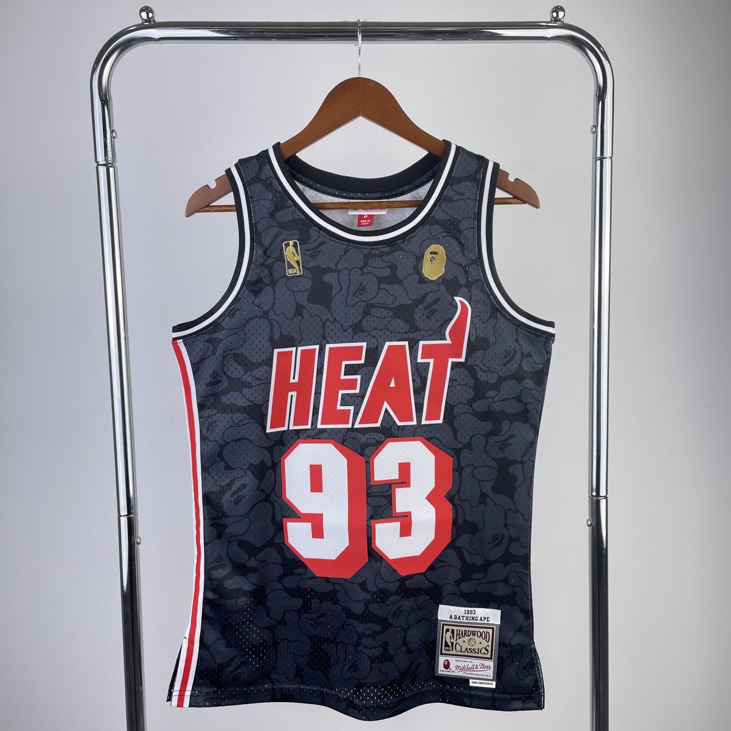 Swingman BAPE x Miami Heat Mitchell & Ness Hardwood Classics 1993 Jersey