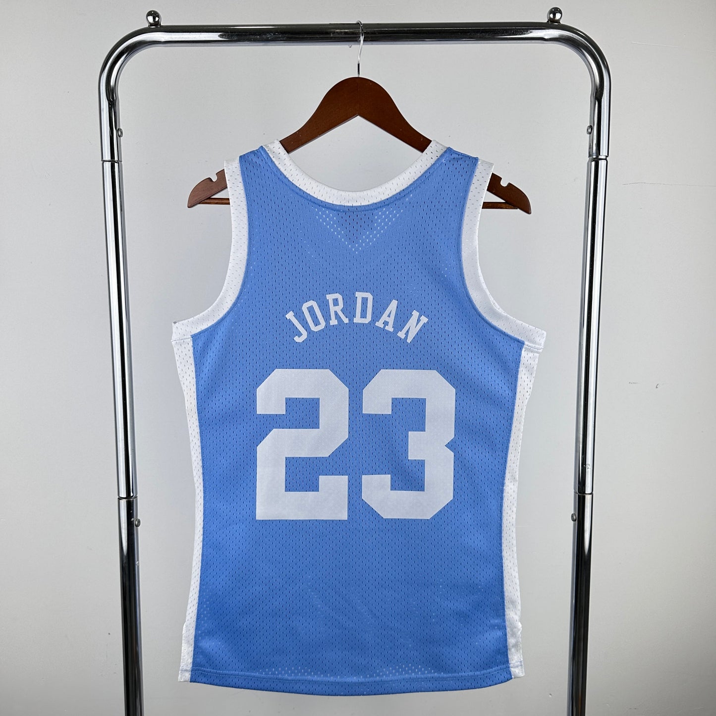 Swingman Michael Jordan University Of North Carolina Mitchell & Ness Hardwood Classics 1983 Jersey