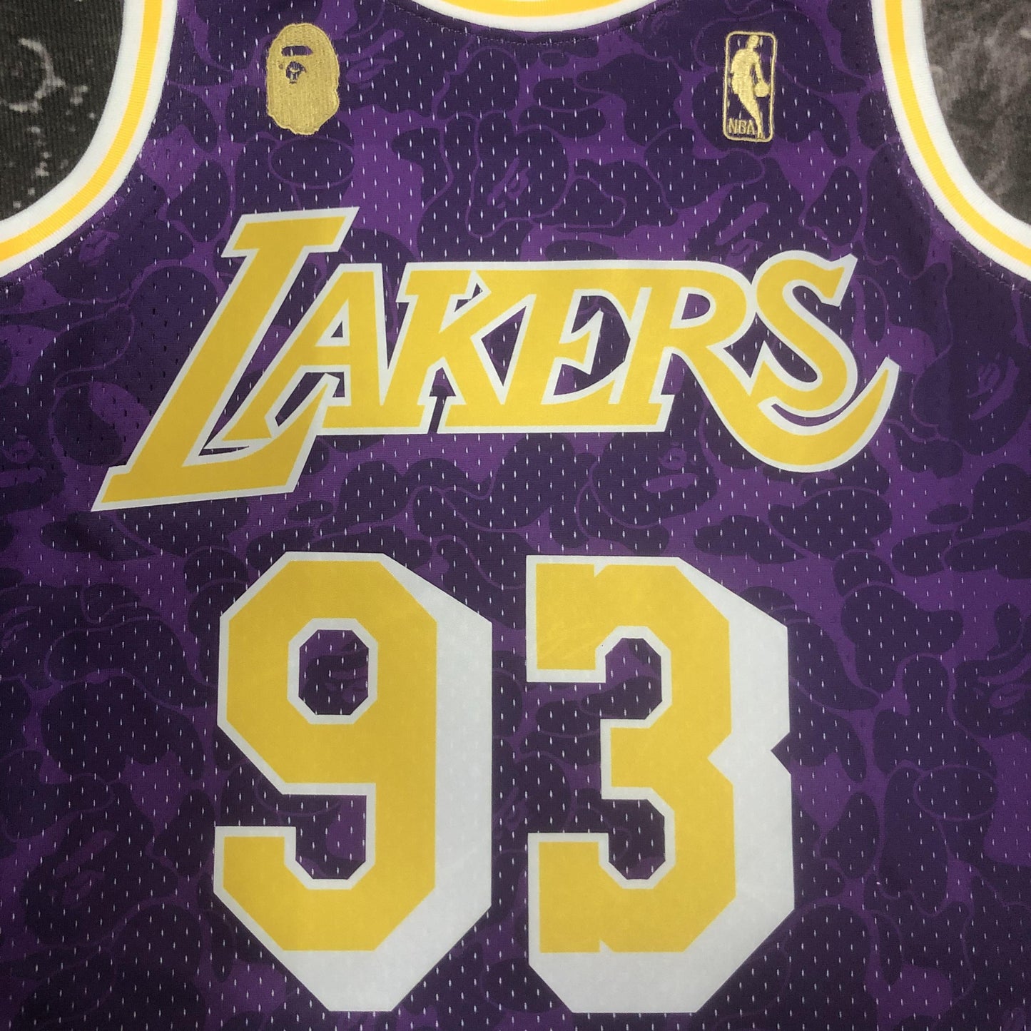 Swingman BAPE x Los Angeles Lakers Mitchell & Ness Hardwood Classics 1993 Jersey