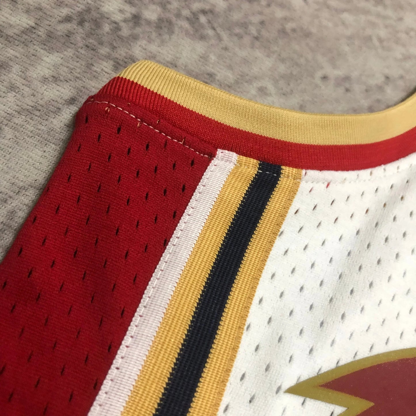 Swingman Cleveland Cavaliers Mitchell & Ness Hardwood Classics 2003/04 White Jersey