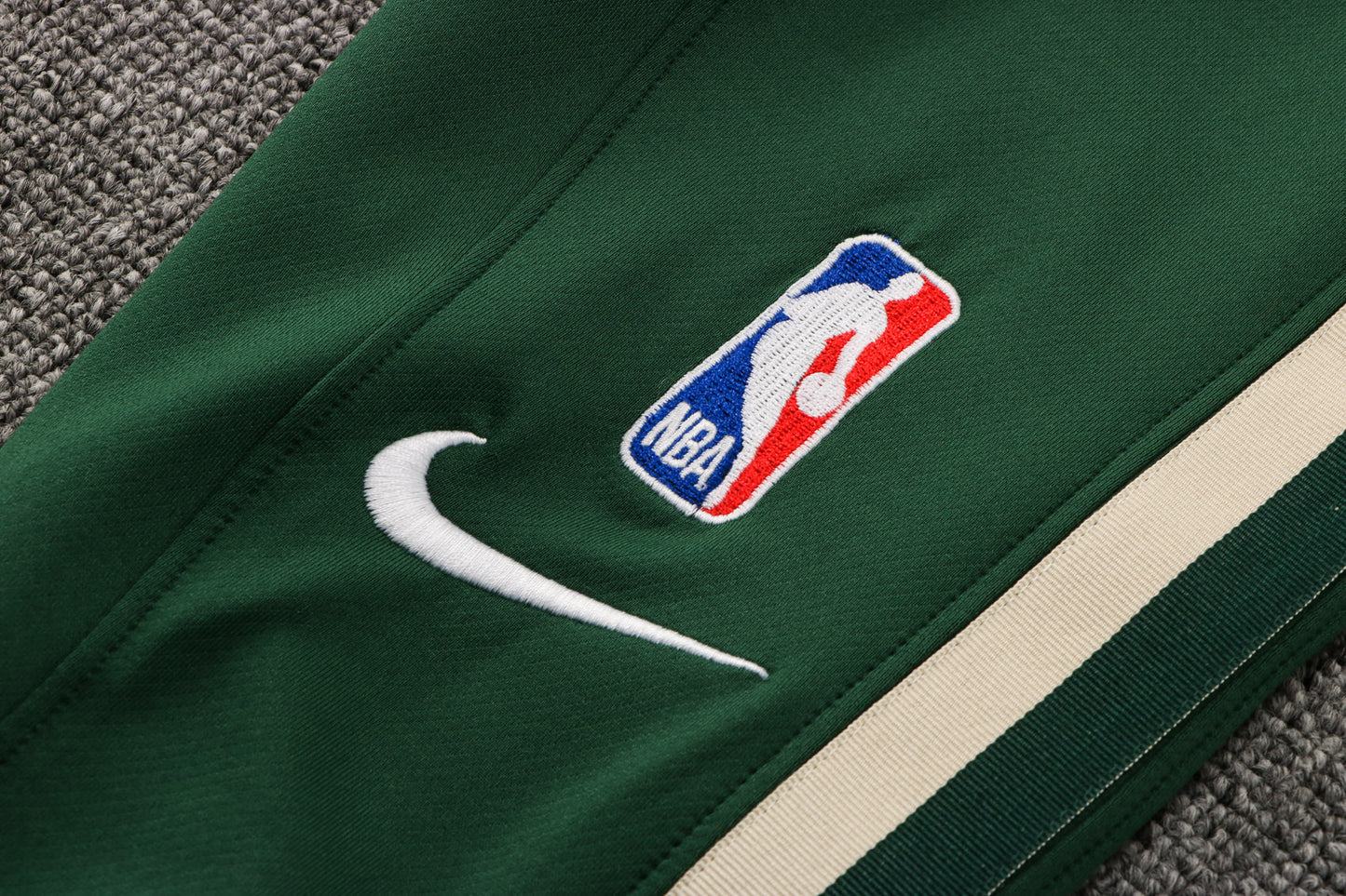 Milwaukee Bucks NBA Therma Flex Tracksuit 21/22