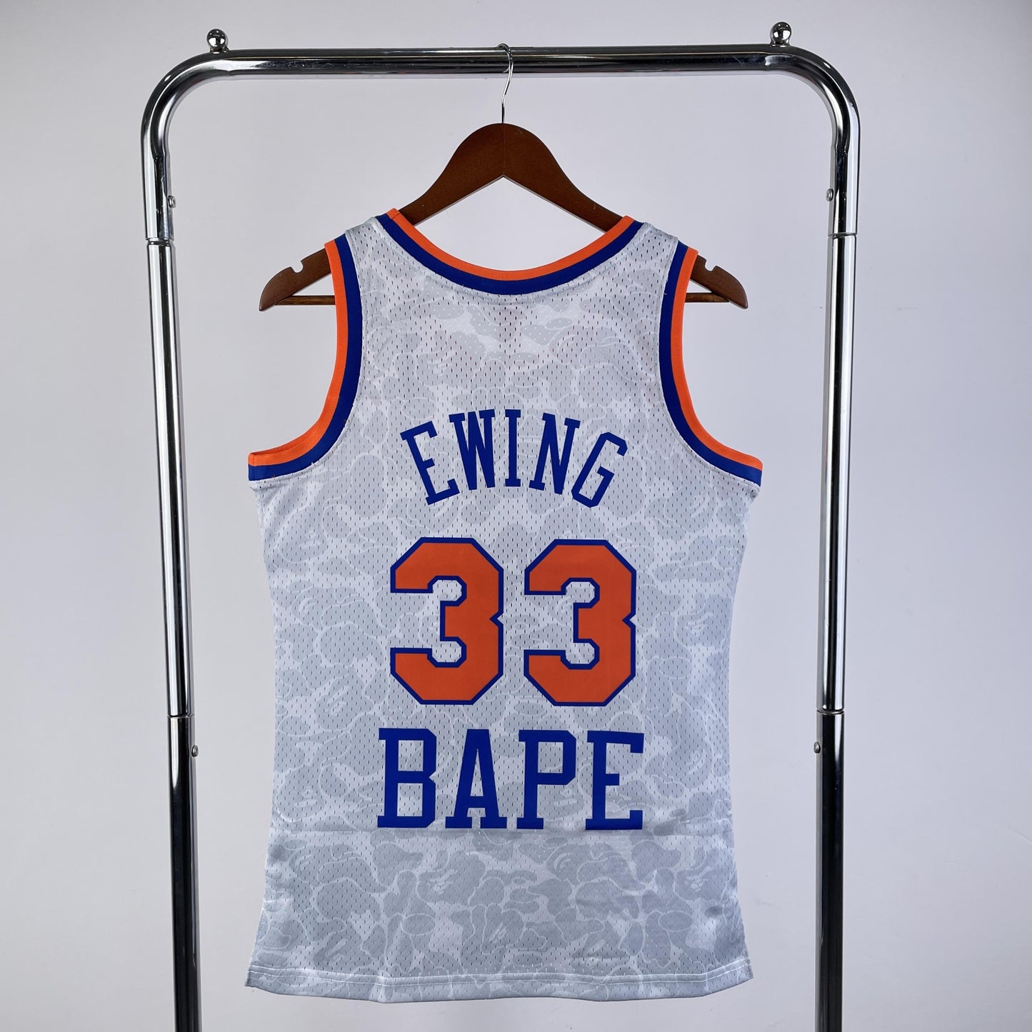 Swingman BAPE x New York Knicks Mitchell & Ness Hardwood Classics 1991/92 White Jersey