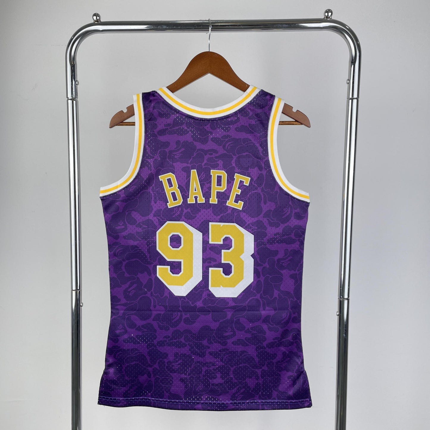Swingman BAPE x Los Angeles Lakers Mitchell & Ness Hardwood Classics 1993 Jersey