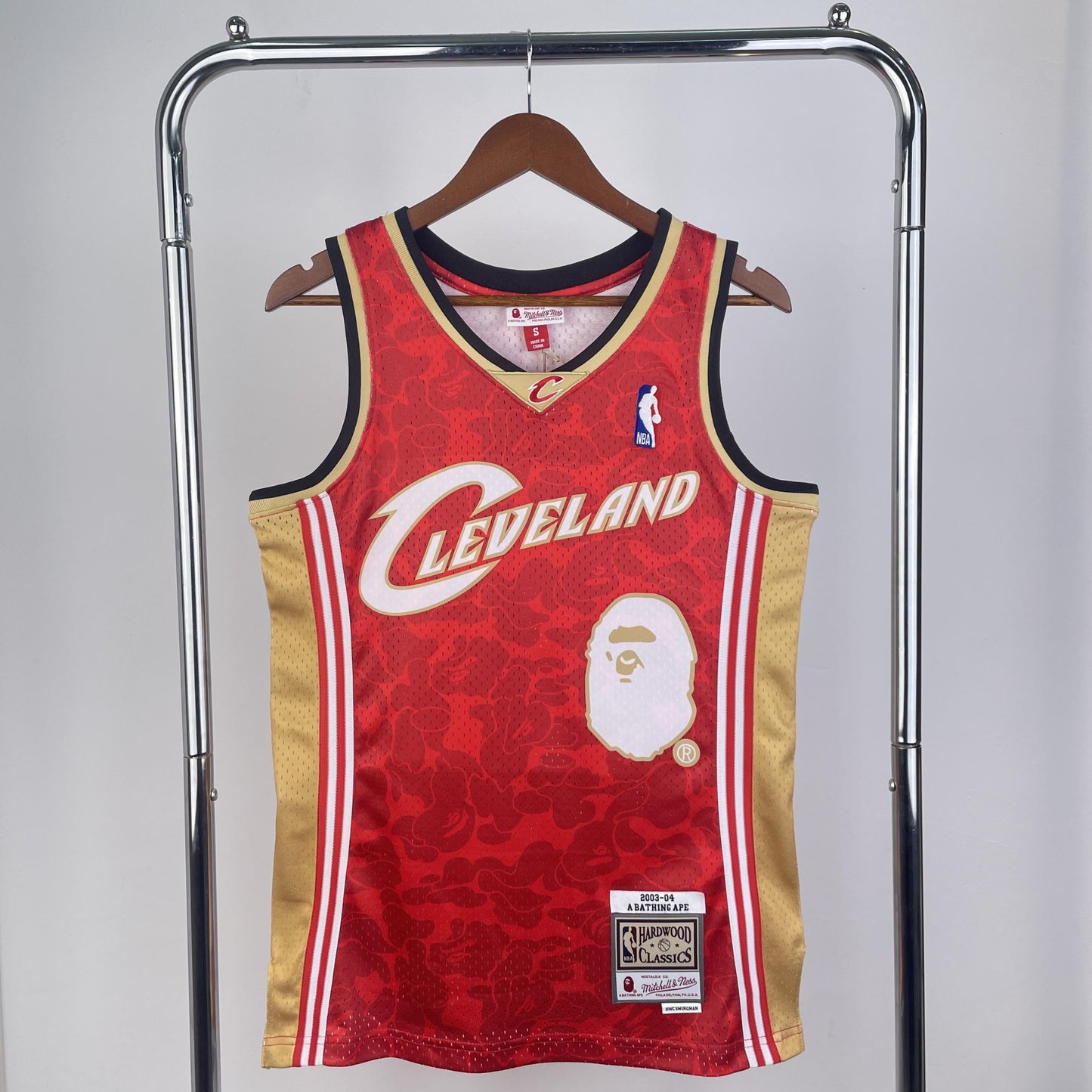 Swingman BAPE x Cleveland Cavaliers Mitchell & Ness Hardwood Classics 2003/04 Jersey